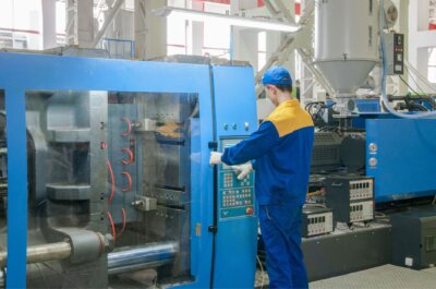 What is a CNC Machinist: Job Description, Certifications, Skills, Training and Salary featured image
