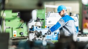 What is the Difference Between a CNC Lathe and a Regular Lathe?