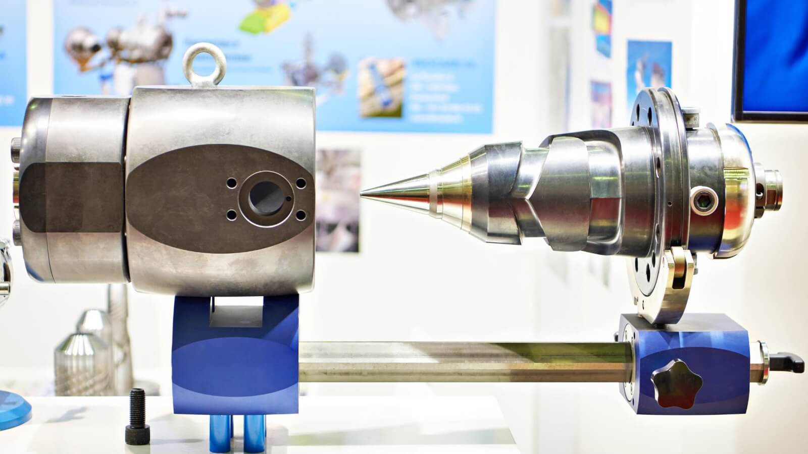 Injection molding vs Extrusion: Differences and Comparison